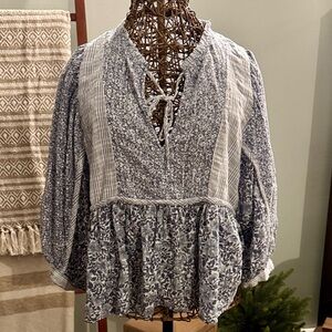 American Eagle Floral Blue Women's Top size M